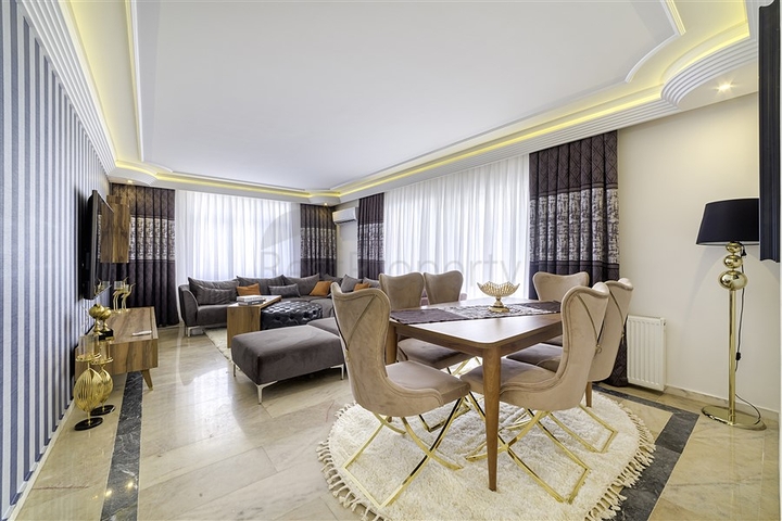 Трехкомнатная квартира с отдельной кухней и видом на море