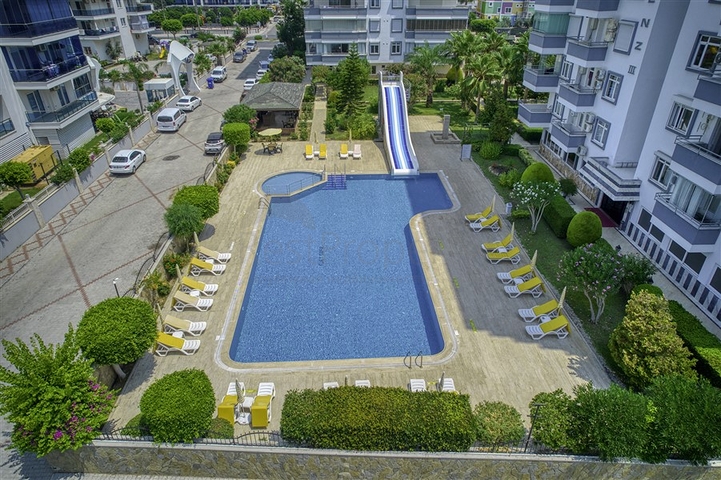 Трехкомнатная квартира с отдельной кухней и видом на море