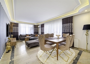 Трехкомнатная квартира с отдельной кухней и видом на море