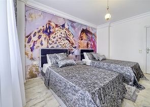 Трехкомнатная квартира с отдельной кухней и видом на море