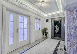 Трехкомнатная квартира с отдельной кухней и видом на море