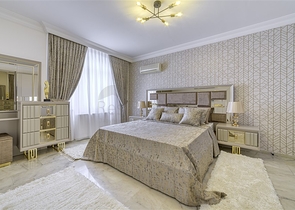 Трехкомнатная квартира с отдельной кухней и видом на море