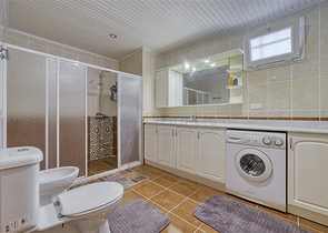 Трехкомнатная квартира с отдельной кухней и видом на море