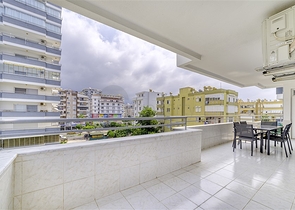 Трехкомнатная квартира с отдельной кухней и видом на море