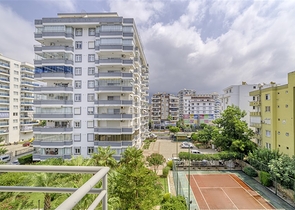 Трехкомнатная квартира с отдельной кухней и видом на море