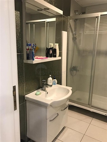 Трёхкомнатная квартира около реки в Кестеле