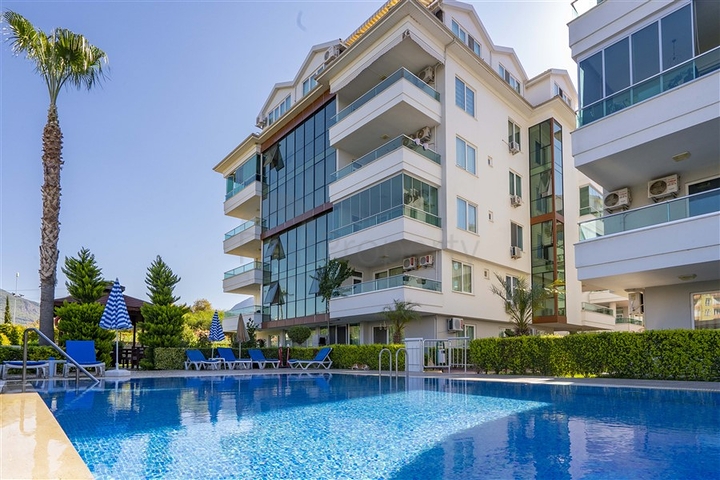 Трёхкомнатная квартира около реки в Кестеле