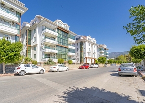 Трёхкомнатная квартира около реки в Кестеле