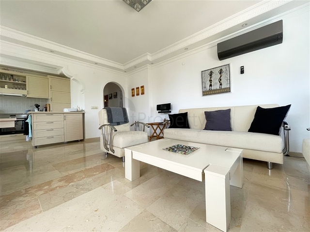 Большая квартира 2+1 в жилом комплексе в районе Тосмур