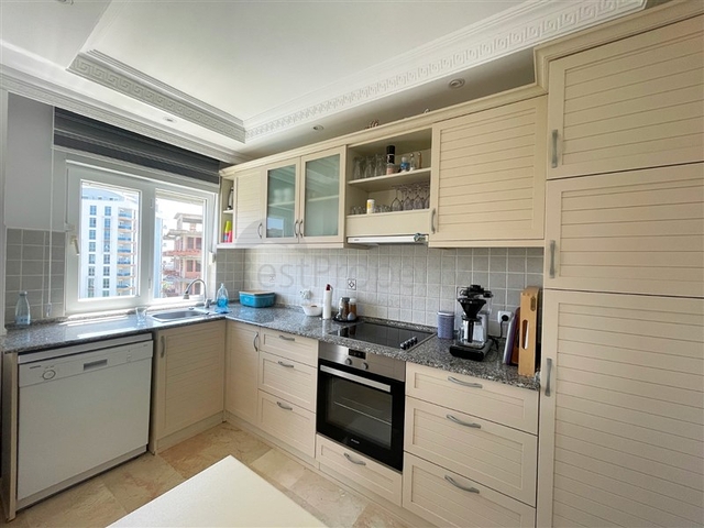 Большая квартира 2+1 в жилом комплексе в районе Тосмур