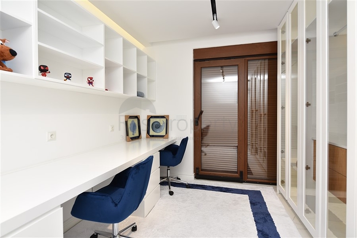 Роскошная квартира 4+1 в престижном комплексе Алании