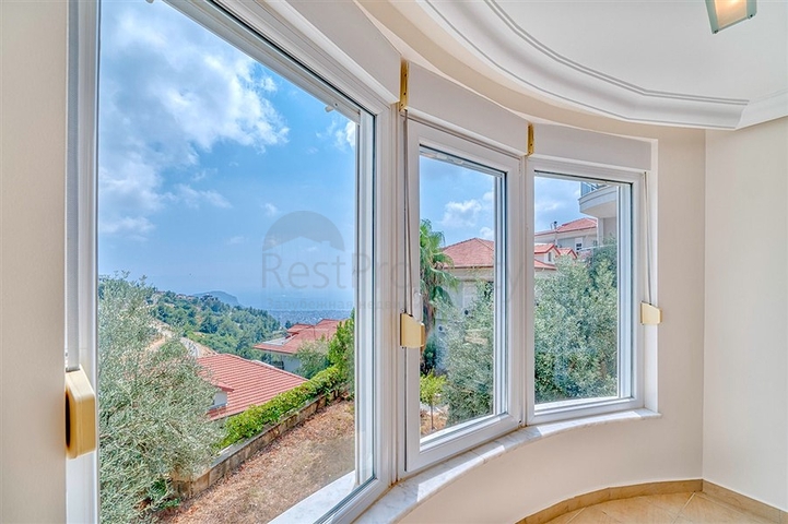 Трехкомнатная квартира с шикарным видом на Аланию