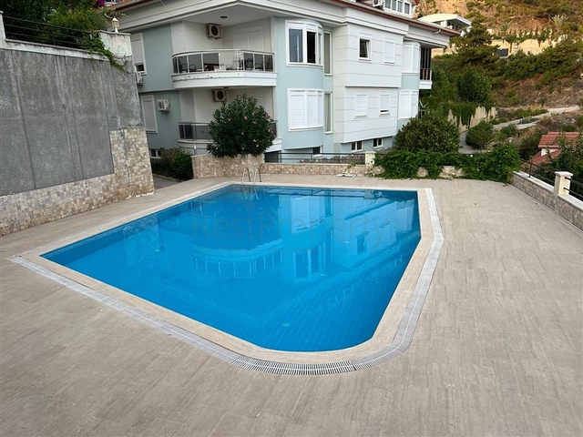 Трехкомнатная квартира с шикарным видом на Аланию