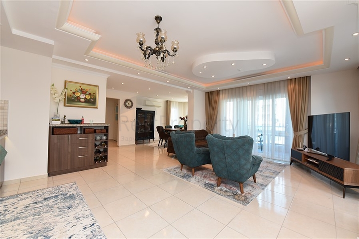 Пентхаус планировкой 3+1 в районе Махмутлар