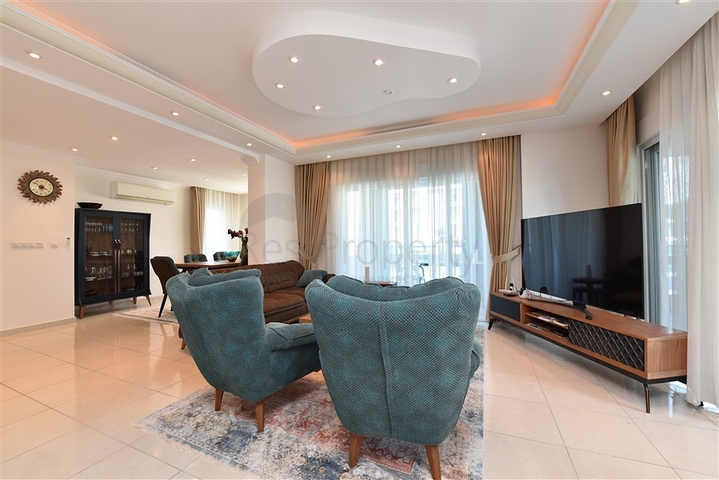 Пентхаус планировкой 3+1 в районе Махмутлар