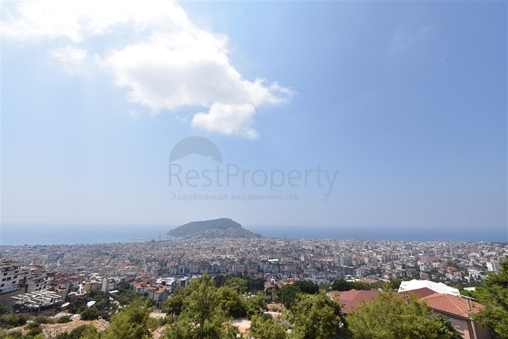 Пентхаус с панорамным видом в центре Алании 