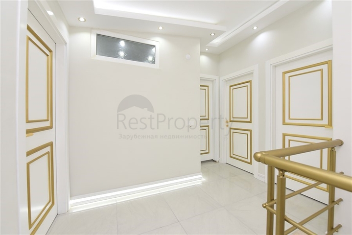 Пентхаус с панорамным видом в центре Алании 