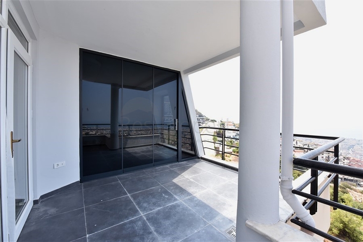 Пентхаус с панорамным видом в центре Алании 