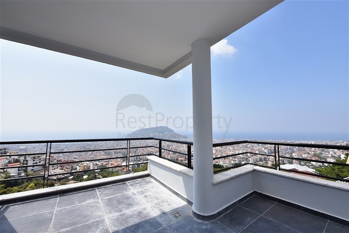 Пентхаус с панорамным видом в центре Алании 