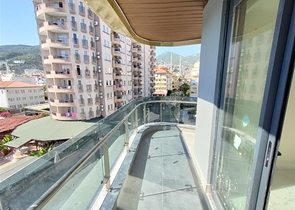 Просторная квартира в новом комплексе района Клеопатра