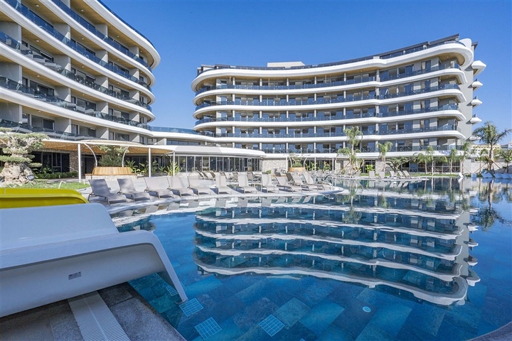 Двухкомнатная квартира на первой линии в Каргыджаке