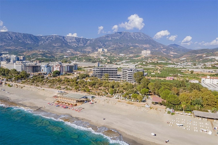 Двухкомнатная квартира на первой линии в Каргыджаке