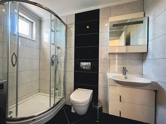 Меблированный просторный пентхаус с видом на море