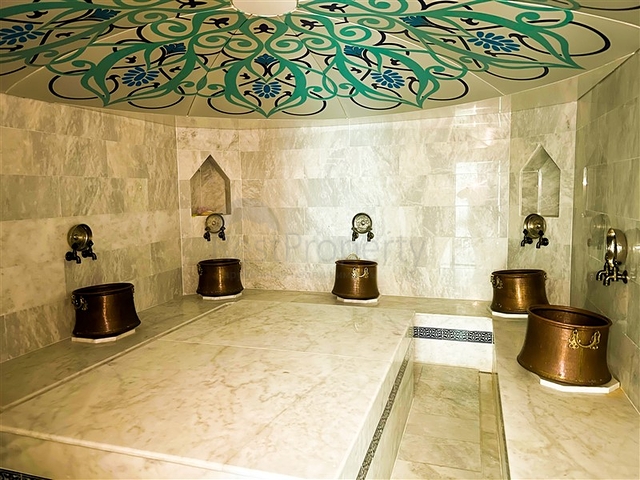 Меблированный просторный пентхаус с видом на море