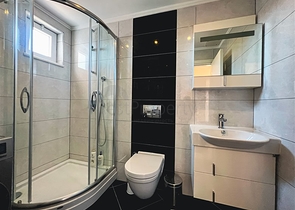 Меблированный просторный пентхаус с видом на море