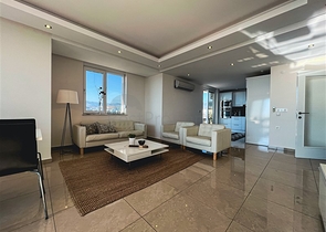 Меблированный просторный пентхаус с видом на море