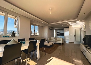 Меблированный просторный пентхаус с видом на море