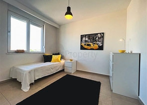 Меблированный просторный пентхаус с видом на море