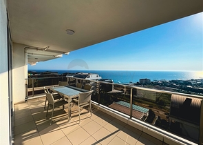 Меблированный просторный пентхаус с видом на море