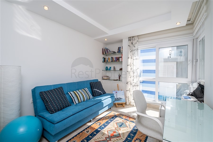 Трехкомнатная квартира с видом на море в районе Джикджилли