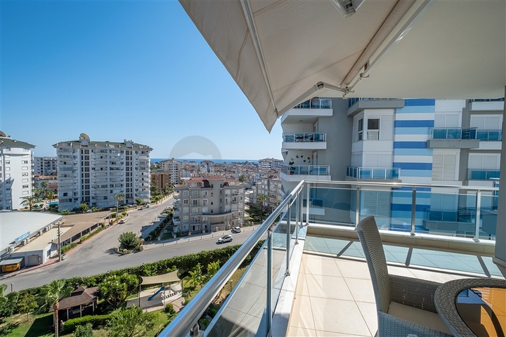 Трехкомнатная квартира с видом на море в районе Джикджилли