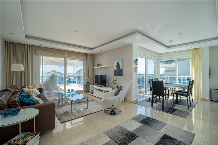 Трехкомнатная квартира с видом на море в районе Джикджилли