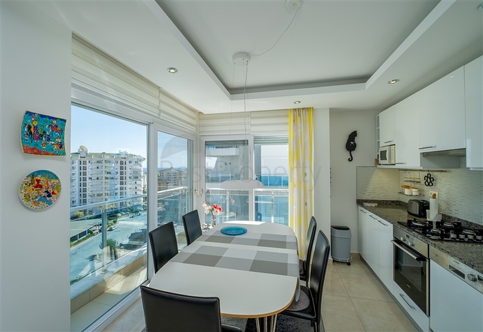 Трехкомнатная квартира с видом на море в районе Джикджилли