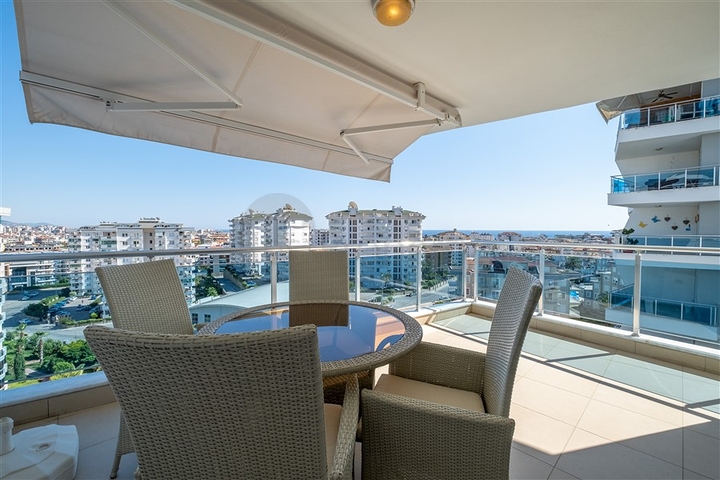 Трехкомнатная квартира с видом на море в районе Джикджилли