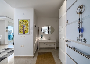 Трехкомнатная квартира с видом на море в районе Джикджилли