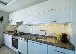 Трехкомнатная квартира с видом на море в районе Джикджилли