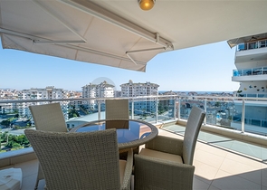 Трехкомнатная квартира с видом на море в районе Джикджилли