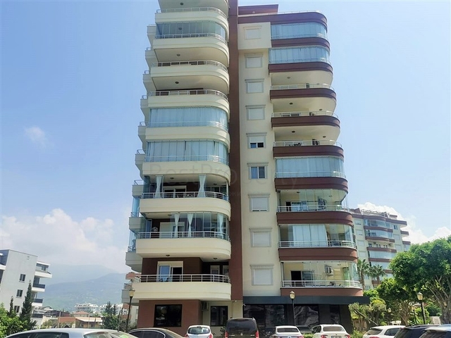 Просторная квартира планировкой 3+1 в районе Тосмур