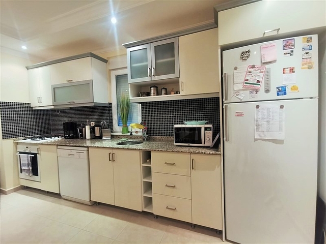 Просторная квартира планировкой 3+1 в районе Тосмур