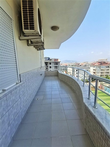 Просторная квартира планировкой 3+1 в районе Тосмур