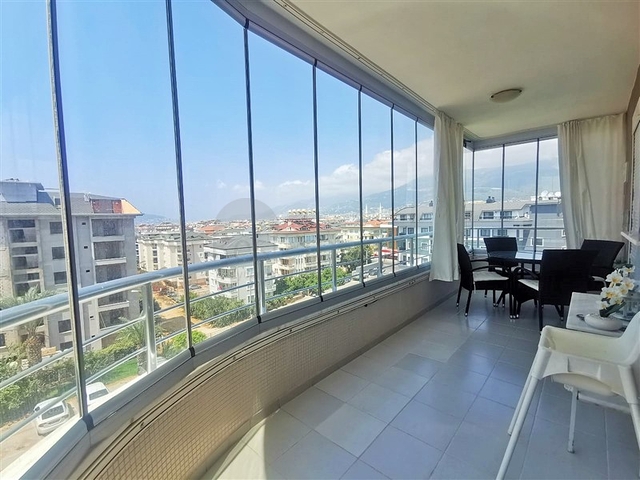 Просторная квартира планировкой 3+1 в районе Тосмур