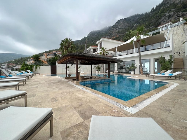 Частная вилла 5+2 в одном из самых элитных комплексов вилл в Алании