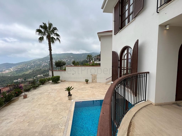 Частная вилла 5+2 в одном из самых элитных комплексов вилл в Алании