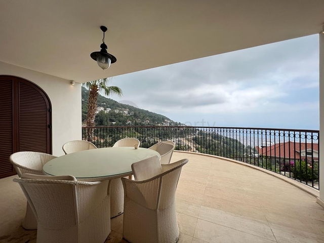 Частная вилла 5+2 в одном из самых элитных комплексов вилл в Алании