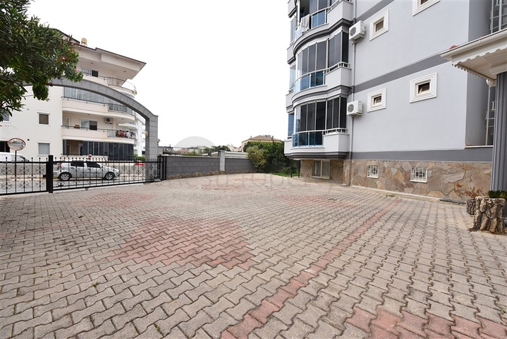 Трехкомнатная квартира с мебелью в районе Джикджилли