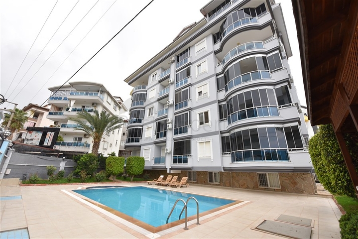 Трехкомнатная квартира с мебелью в районе Джикджилли